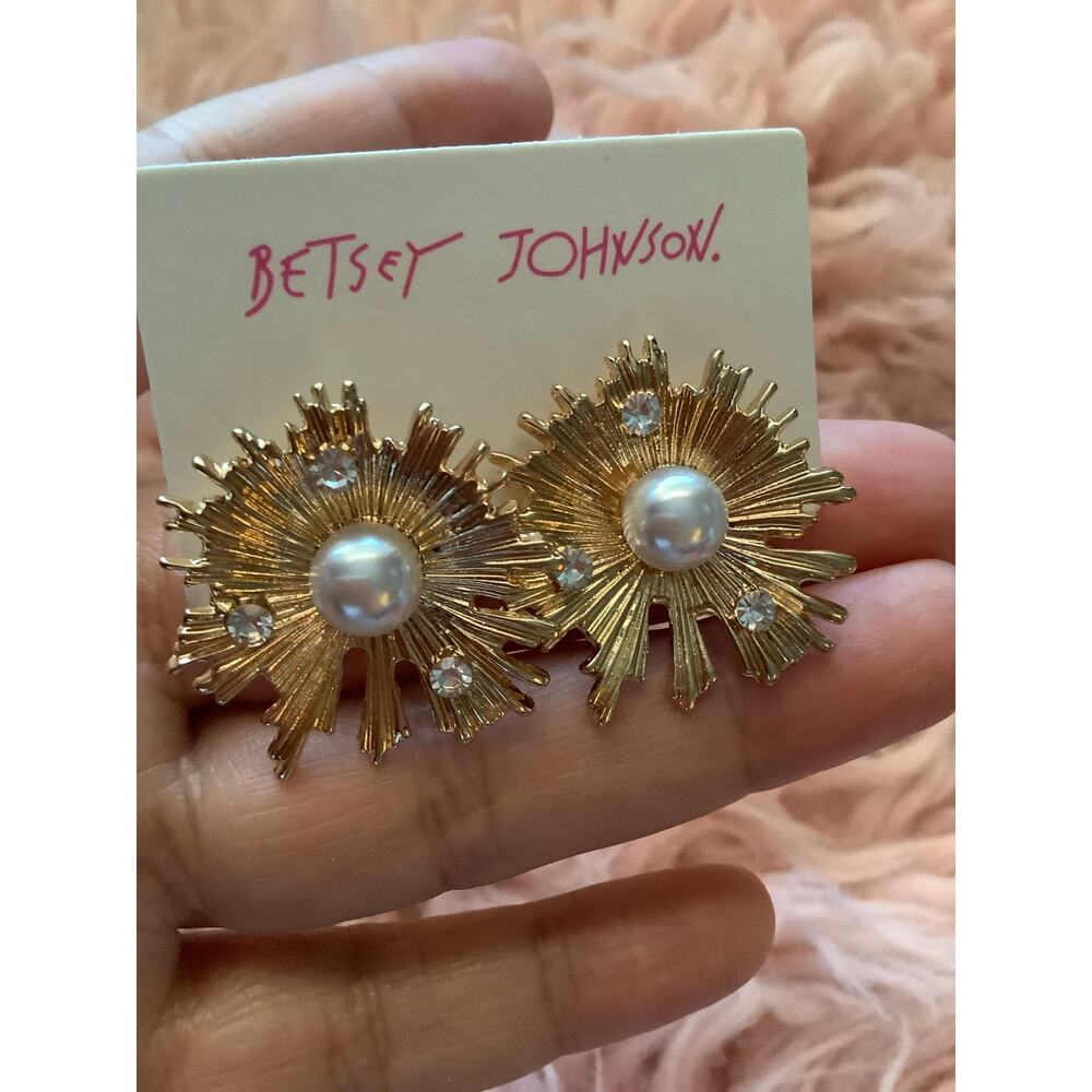 🌼🌼🌼🌼New Betseyville the cute earrings 🌼🌼🌼🌼
